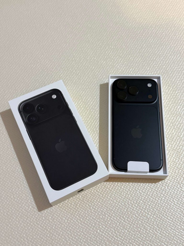 아이폰 18프로 블랙 256GB 의 실물 디자인과 색상_2